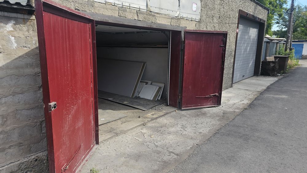 Продам -гаражные  ворота