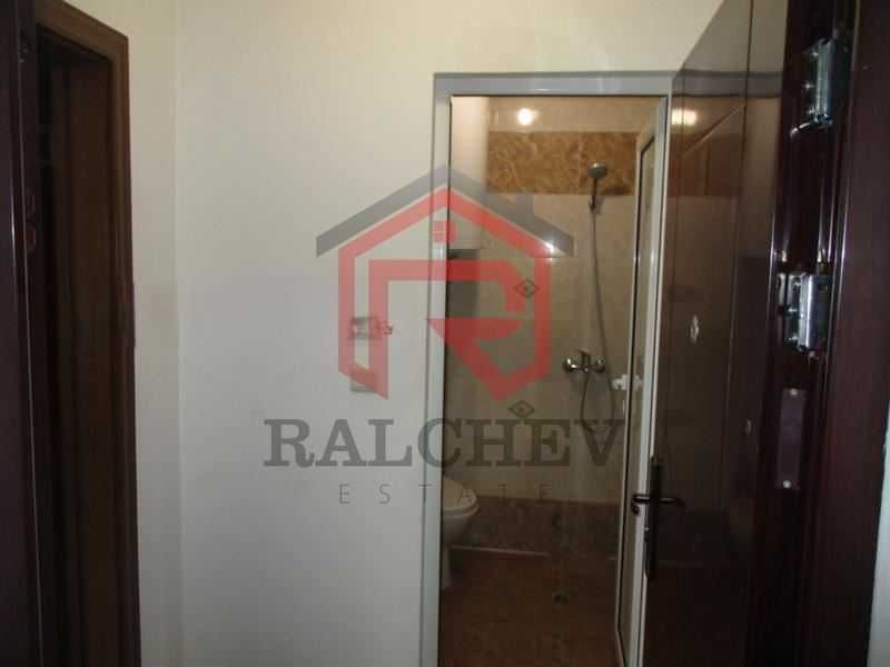 Под наем 2-стаен до Операта