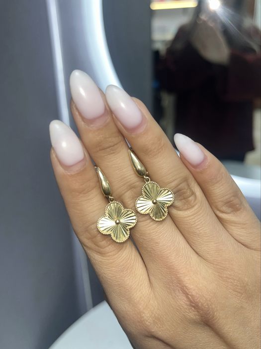 Продам золотые серьги Ван клиф