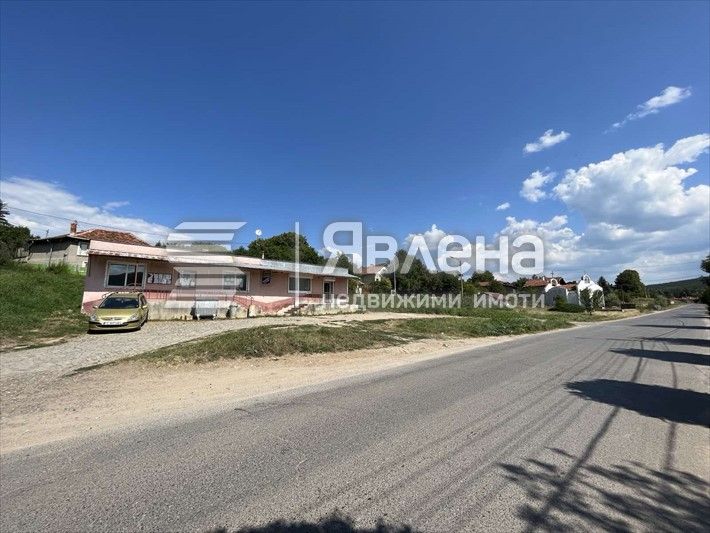 Продавам УПИ 2230 кв.м.