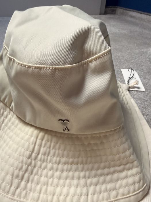 Sapca Ami Paris Bucket Hat
