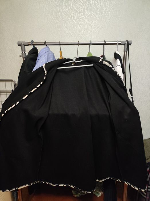 Продам женское полу-пальто.