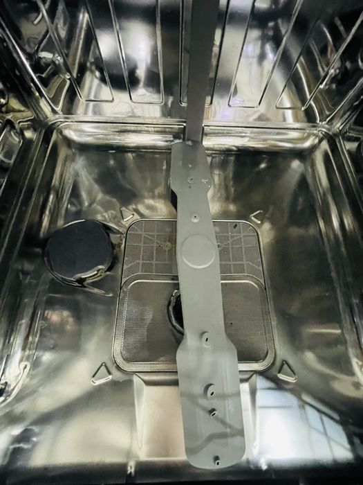 Продам б/у посудомоечную машину