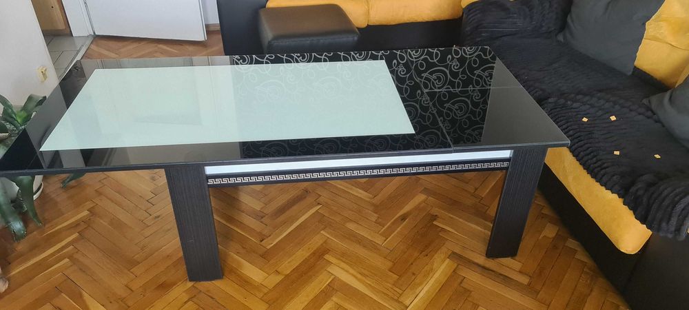 Версаче маса, разтегателна в перфектно състояние.(140х80 или 180х80)