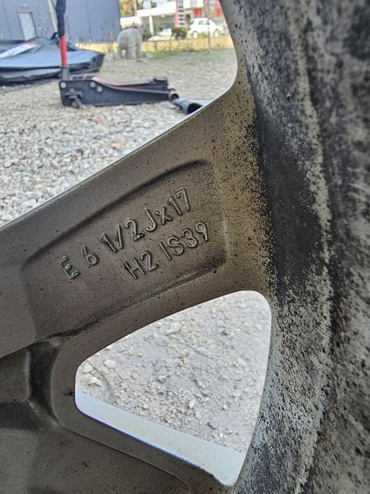 Алуминиеви джанти 17 цола с гуми Pirelli  BMW X1