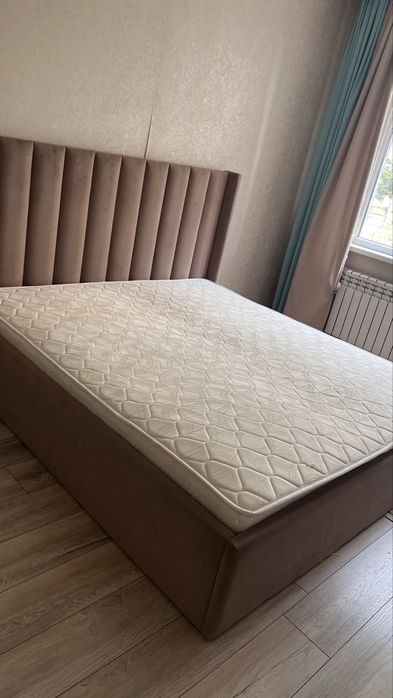 Продам Кровать 180*200. С матрамом.
