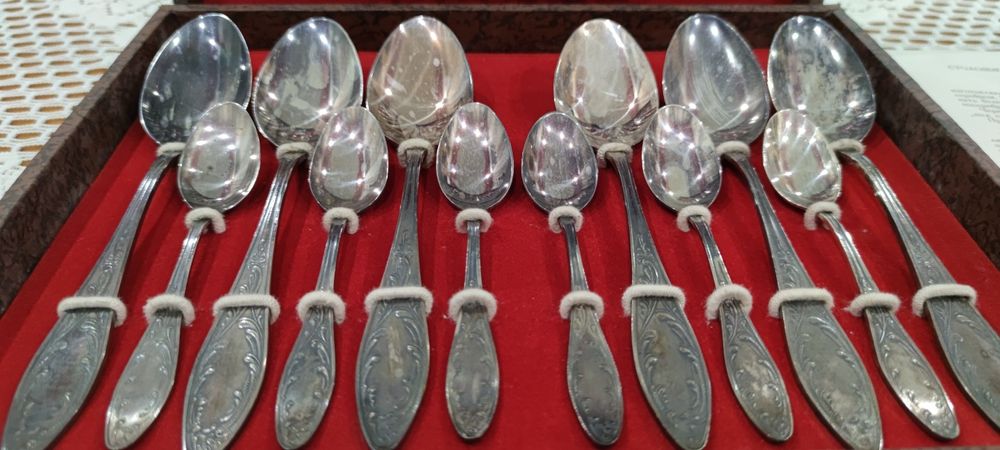 Антикварни Посребрени Прибори за Хранене