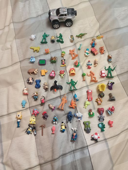 Mini figurine. Kinder 3 lei