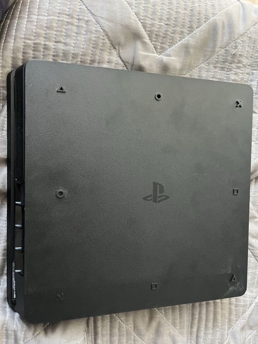 Playstation 4 + 2 геймпада