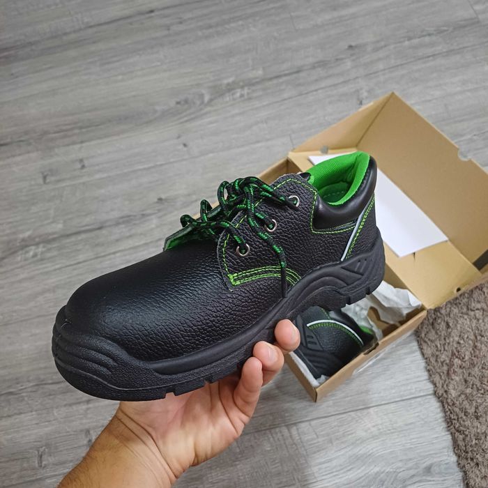 Защитни работни обувки FIRSTY