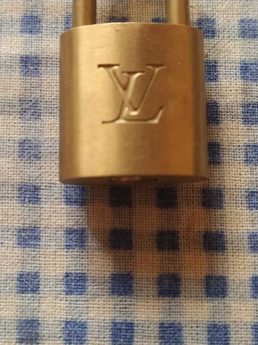 оригинален малък катинар Louis Vuitton