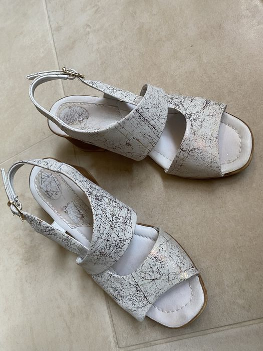 Бели дамски сандали от естествена кожа 39