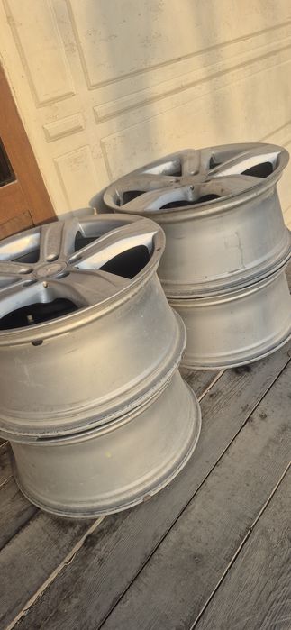 Мерс деска сотилади