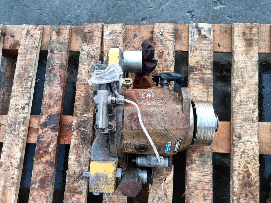 Pompa hidraulica buldoexcavator Caterpillar 428 B