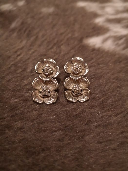 НОВИ обеци с винт