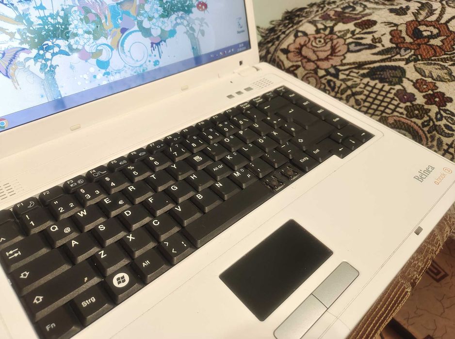 Быстрый Ноутбук Belinea o.book 3 на Windows XP
