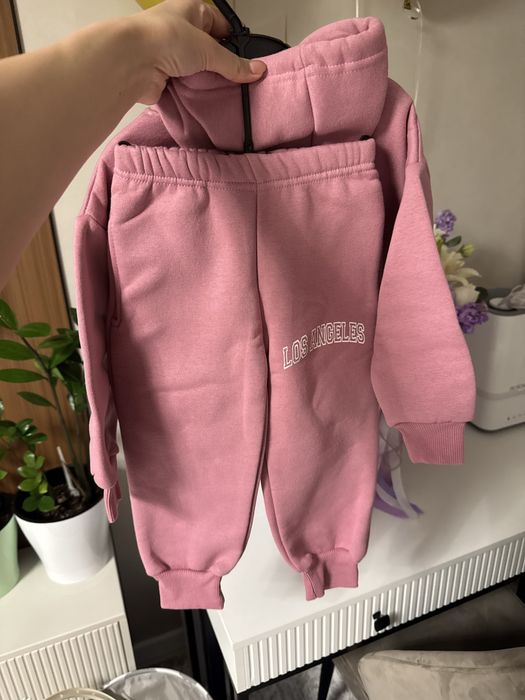 Продам спортивный костюм на девочку