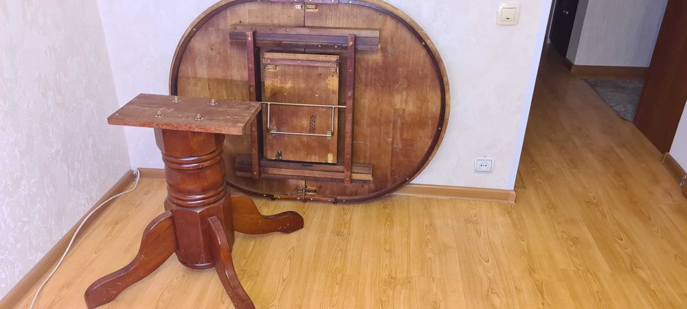 Стол деревянный                                              .