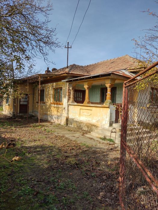 Casă din cărămidă + teren 3840 mp în Mazili, Vâlcea