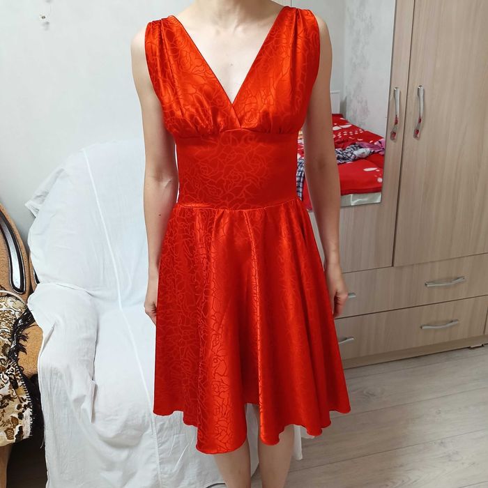 Продам праздничное платье