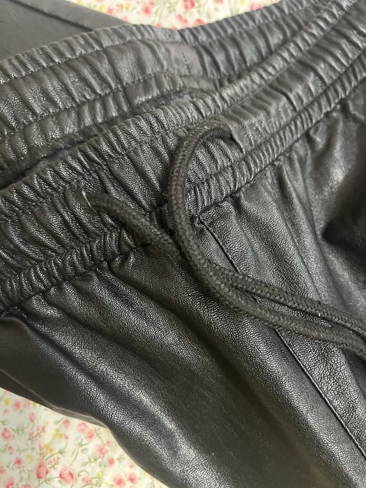 Продам брюки черные экокожа