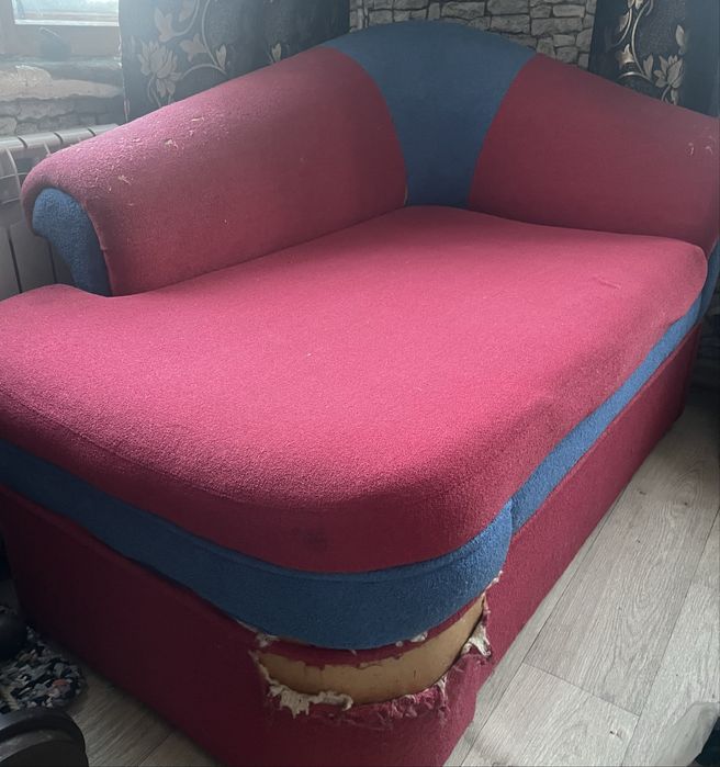 Продам тохту в угол комнаты