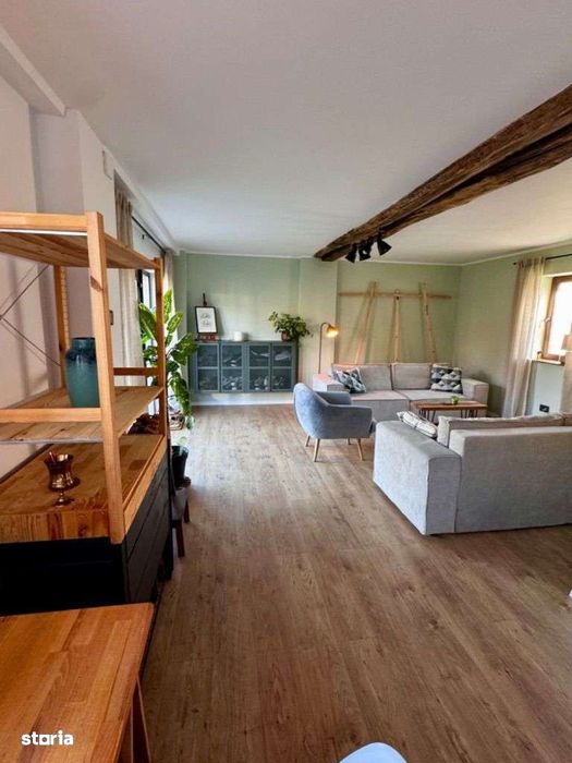 Proprietate independentă energetic format din 2 case si anexe