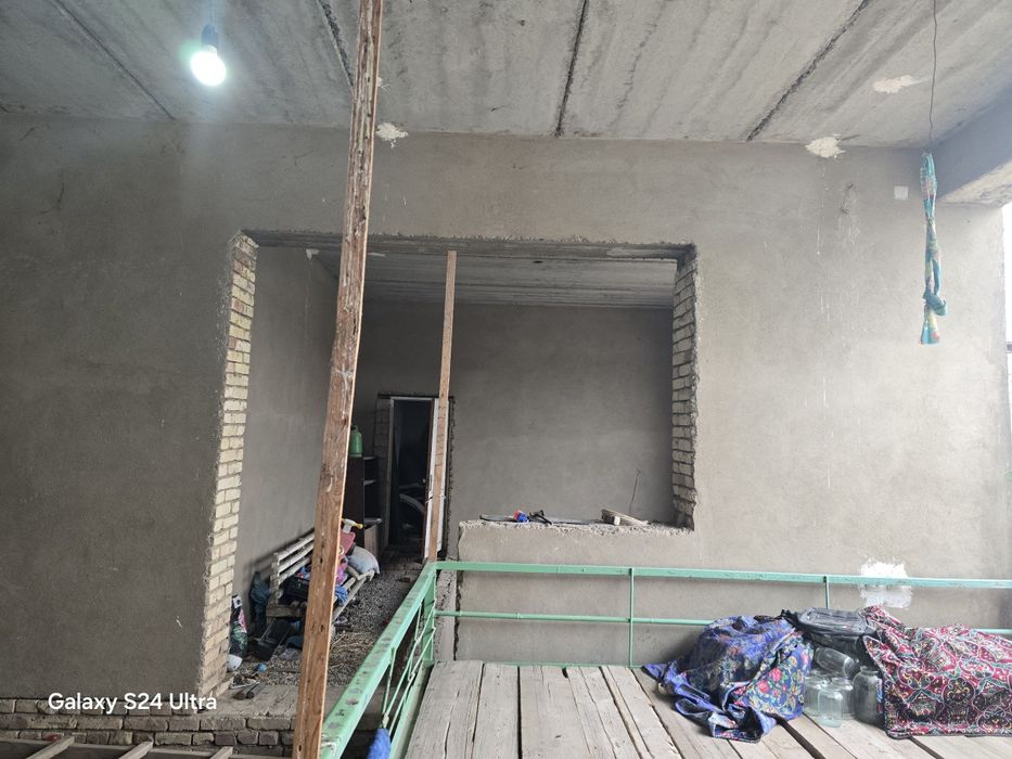 Uy sotiladi, qulay joyda