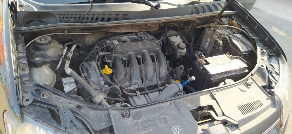 Рено Логан автомобиль