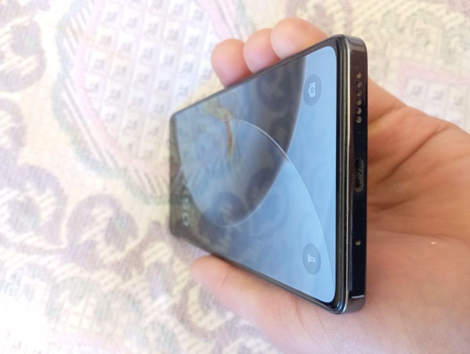 Продам смартфон TECNO CAМON 16/256 GB