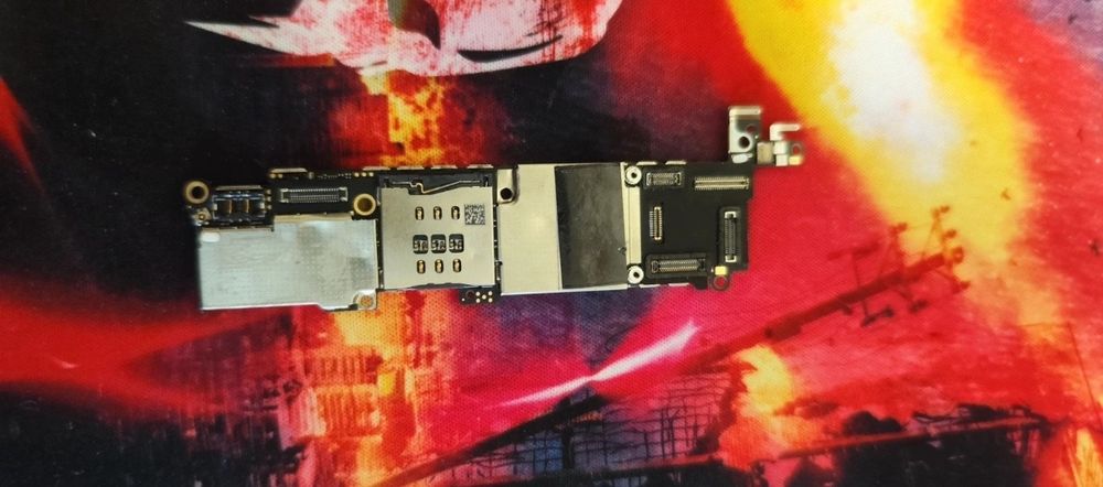 Vând carcasa iPhone se+ placa de baza