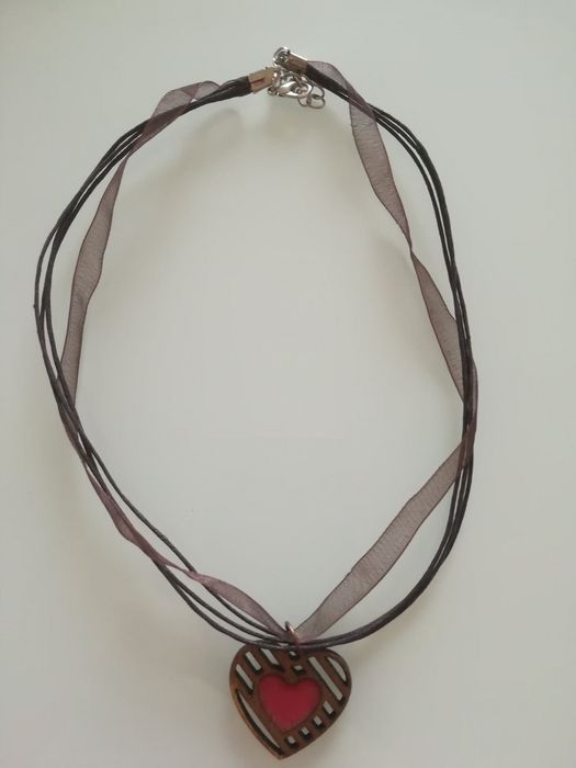 Колиета от дърво и смола