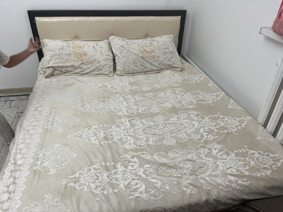 Спальный кравать