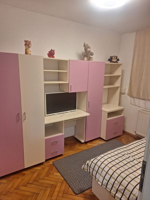 Închiriez apartament cu 3 camere,etajul 3,micro3