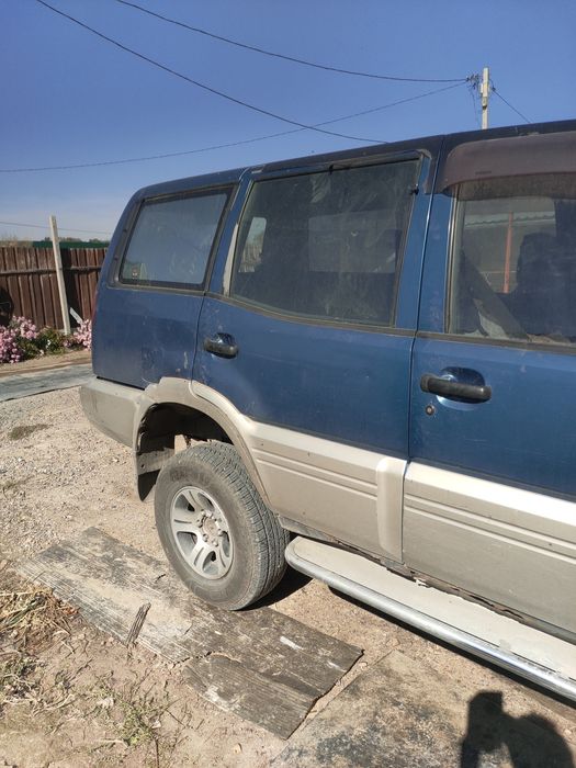 Ниссан мистраль.