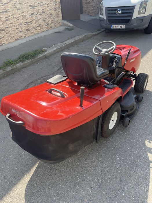 Husqvarna tractoras de tuns iarba V2