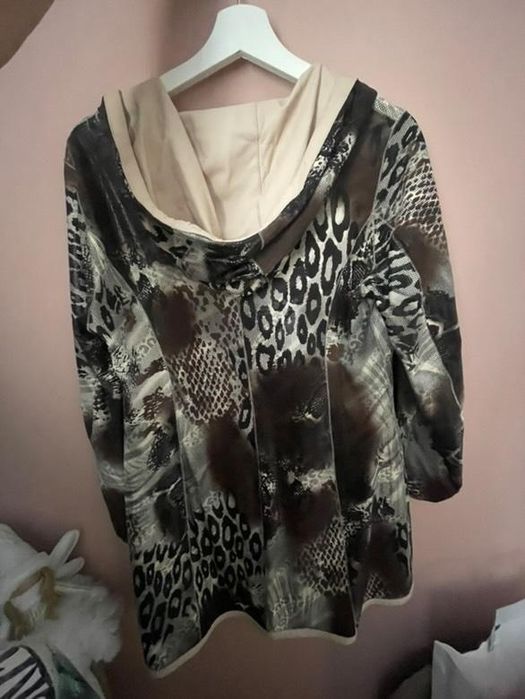 Продавам кожено манто