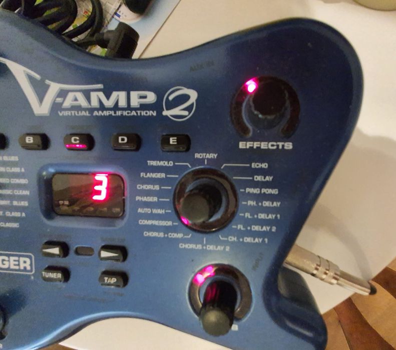 Behringer китарни ефекти и усилвател симулатор