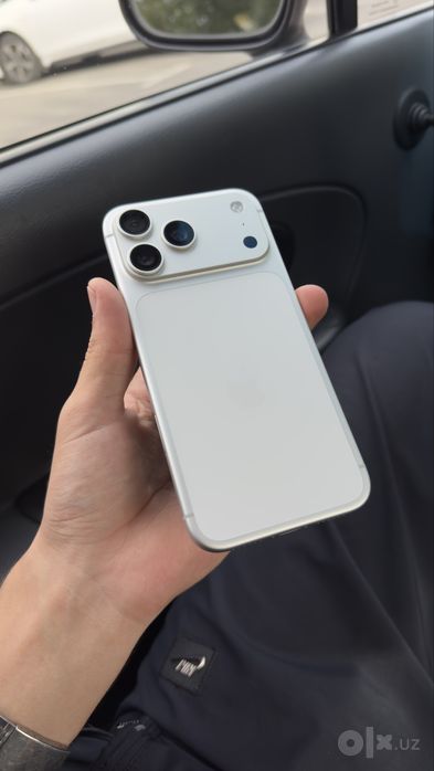 iPhone 17 pro max silver