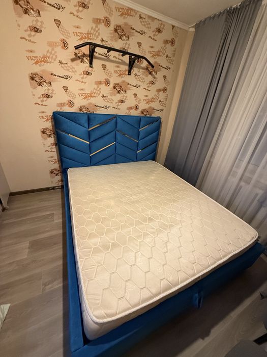 Двухспальная кровать