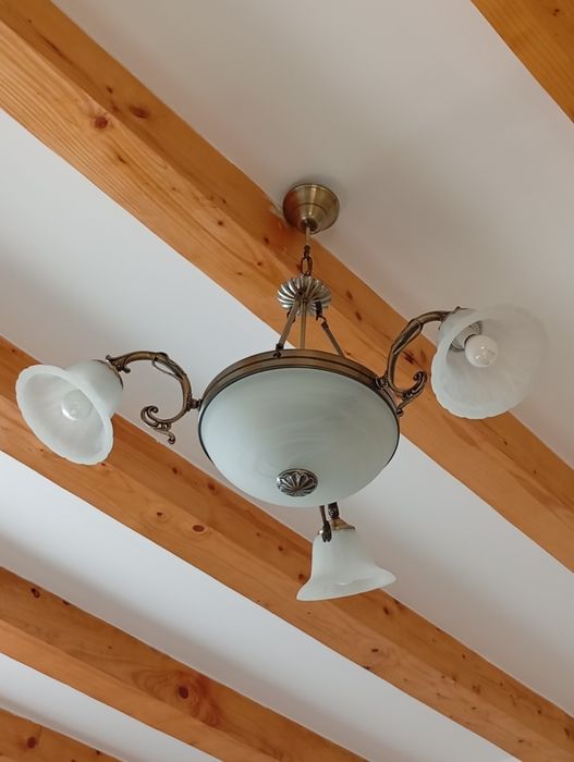 Candelabru cu trei brațe