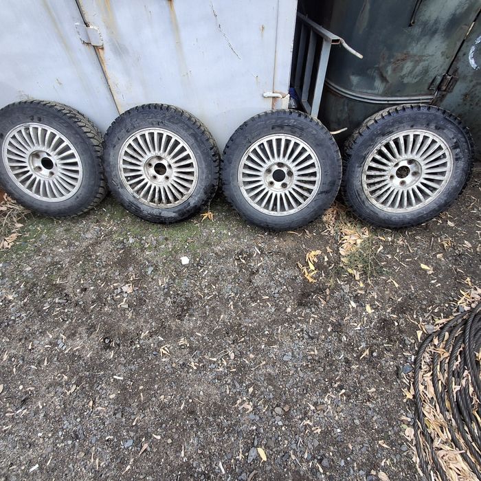 Продам шины с дисками 195/65R15