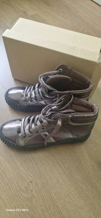 Бляскави обувки 38 номер