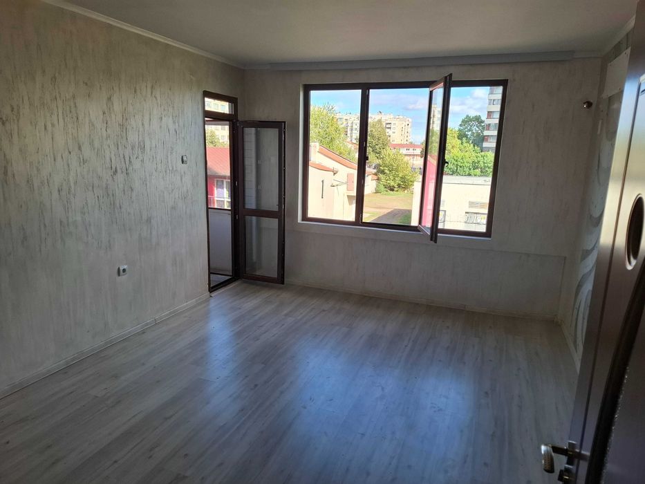 Продава се Двустаен апартамент в Ямбол, Георги Бенковски - 64 кв.м за 678 €/кв.м - Снимка #3