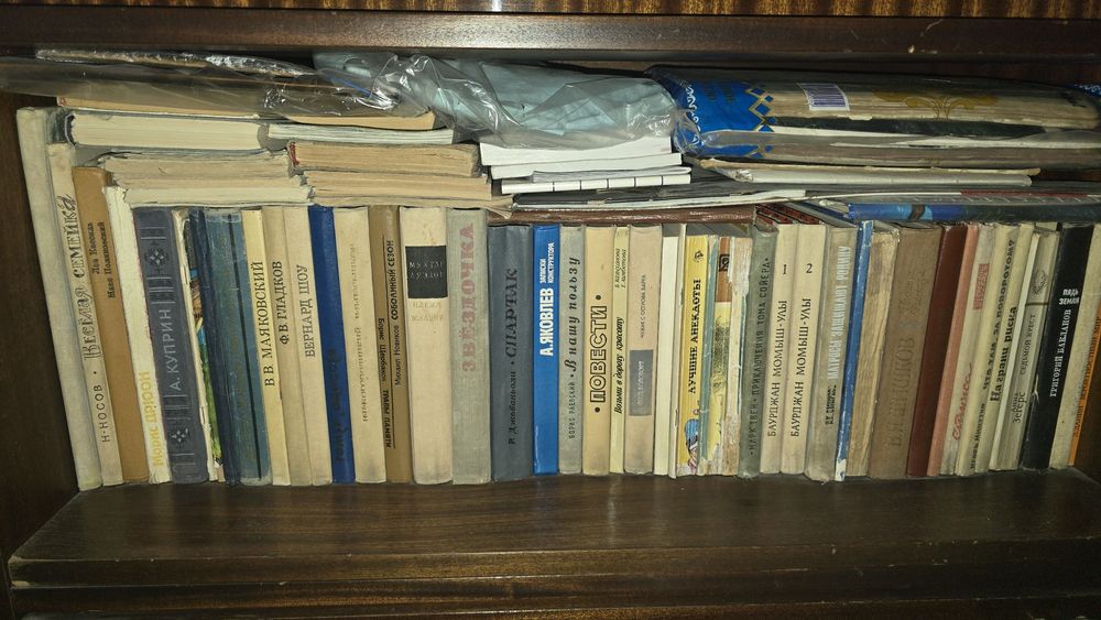 Продам книги разных писателей
