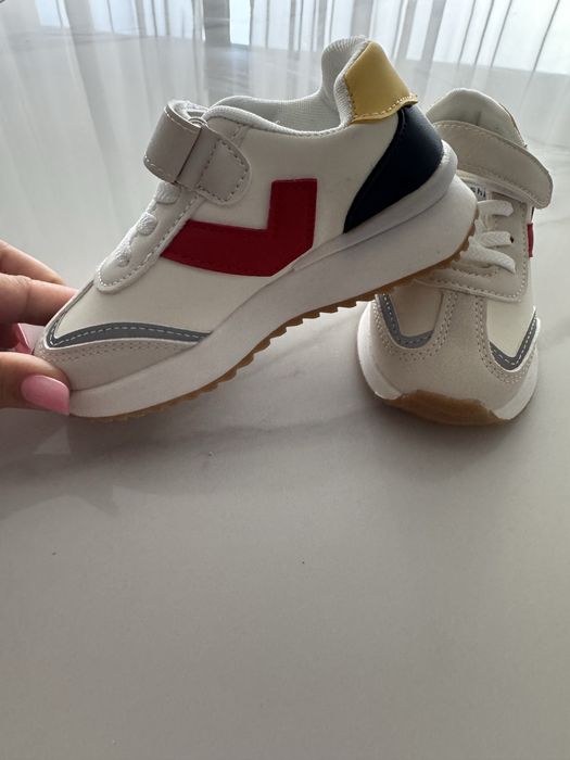 Adidasi cu talpla din spuma