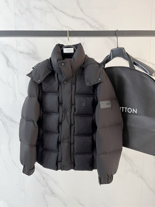 Geaca Louis Vuitton , calitate premium , pe comanda , noua , L