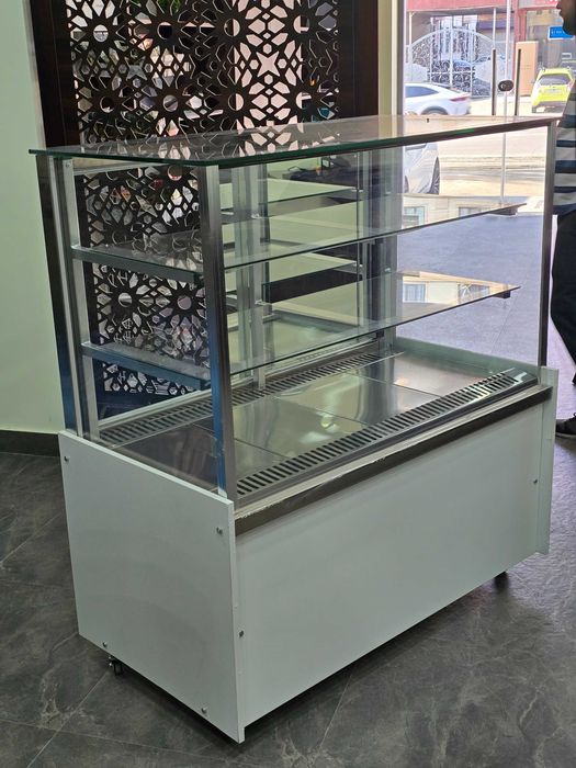 Холодильная витрина кондитерская