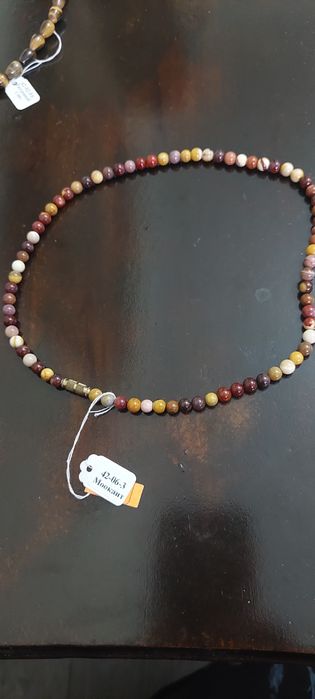 Бусы из натуральных камней.