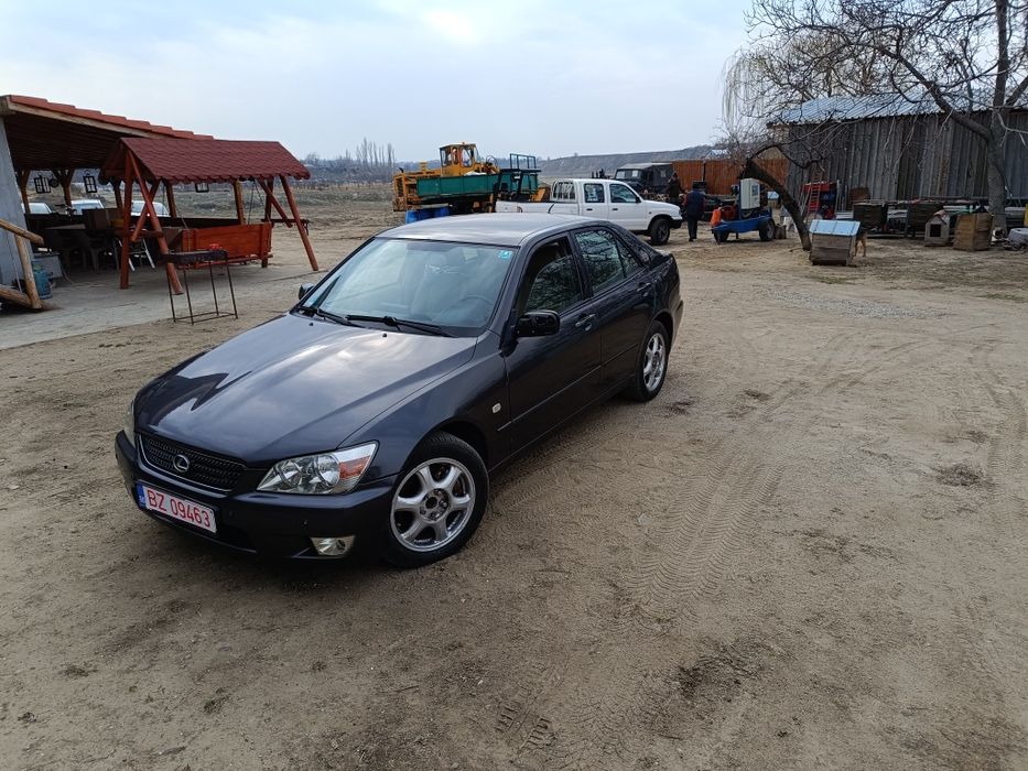 Lexus îs 200 benzină